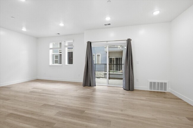 Foto del edificio - 475 W 60 S
