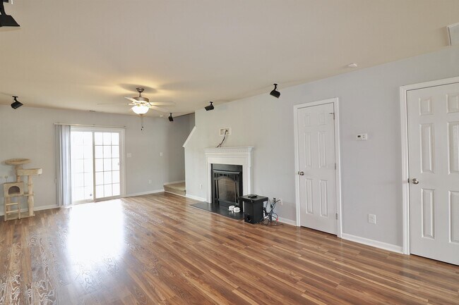Foto del edificio - 198 Collinwood Dr