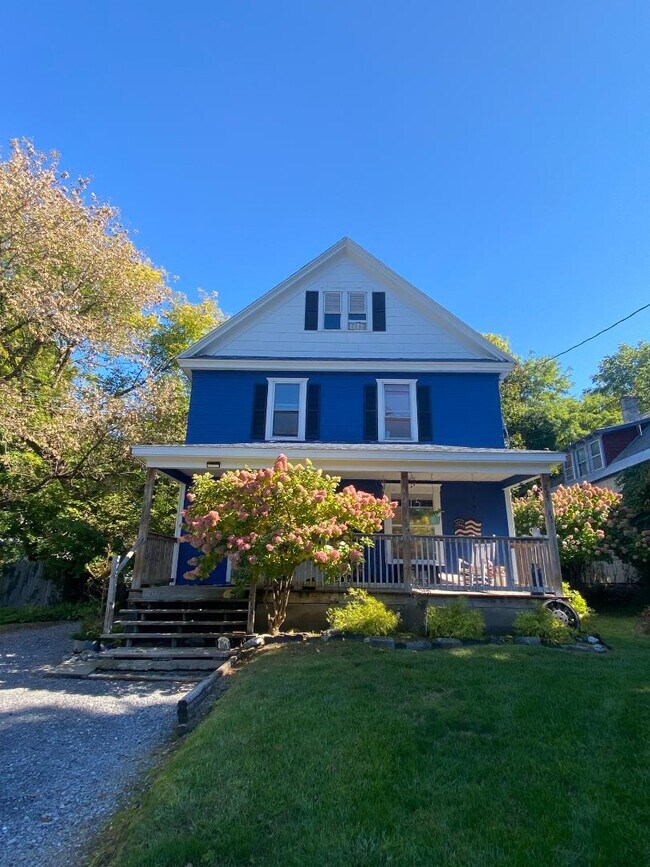 Foto del edificio - 213 Fletcher Ave