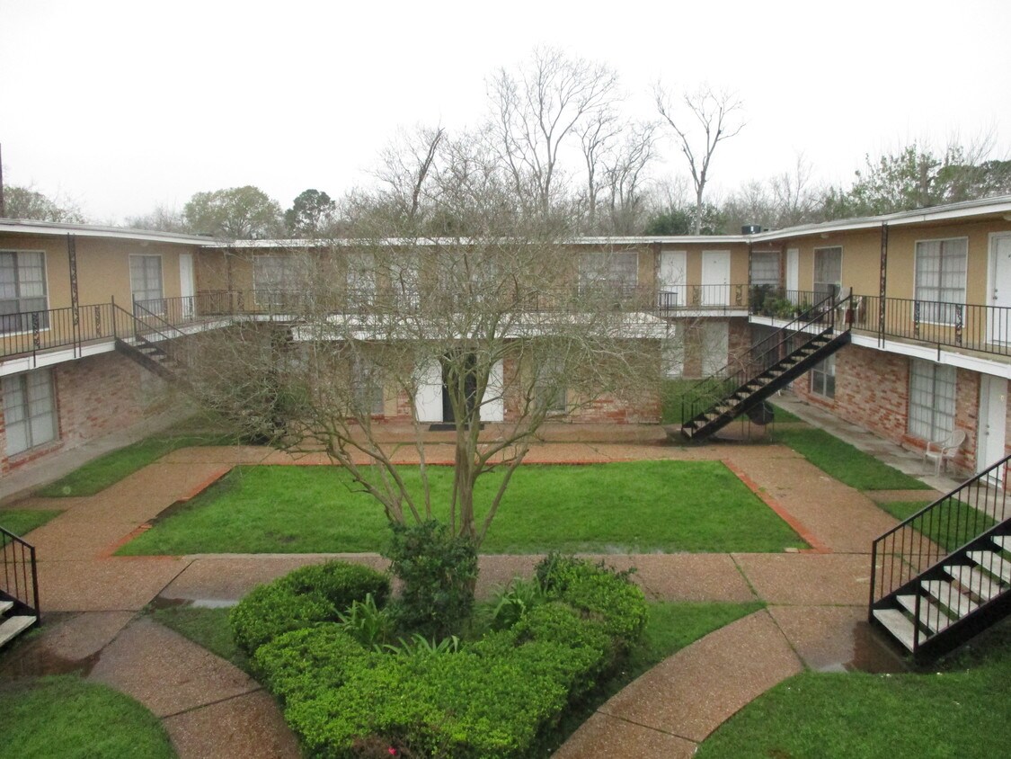 Foto principal - 5910 Schroeder Rd