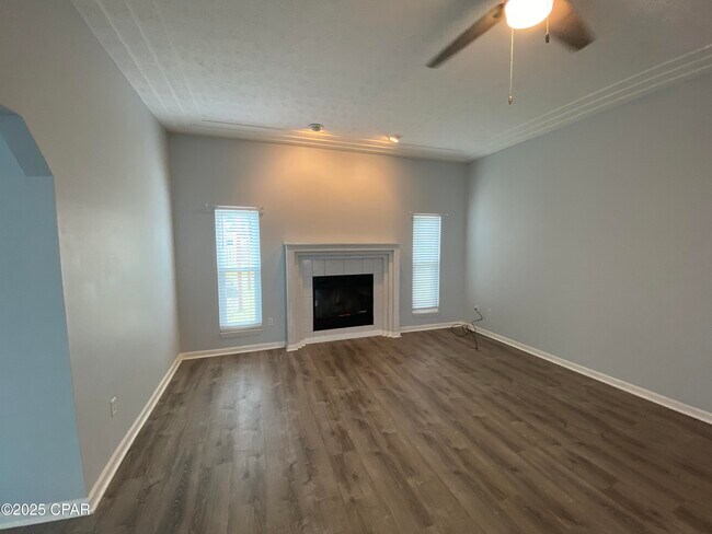 Building Photo - 3657 Oakbrook Ln