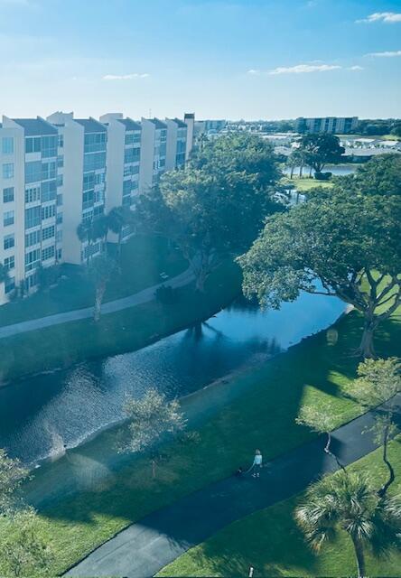 Foto del edificio - 14475 Strathmore Ln