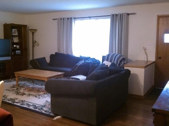 Building Photo - 3483 Wenwood Dr