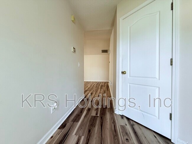 Building Photo - 5239 Mallard Grove Dr