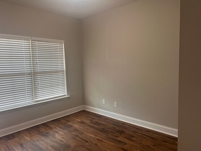 Foto del edificio - 8033 High Vista Ln