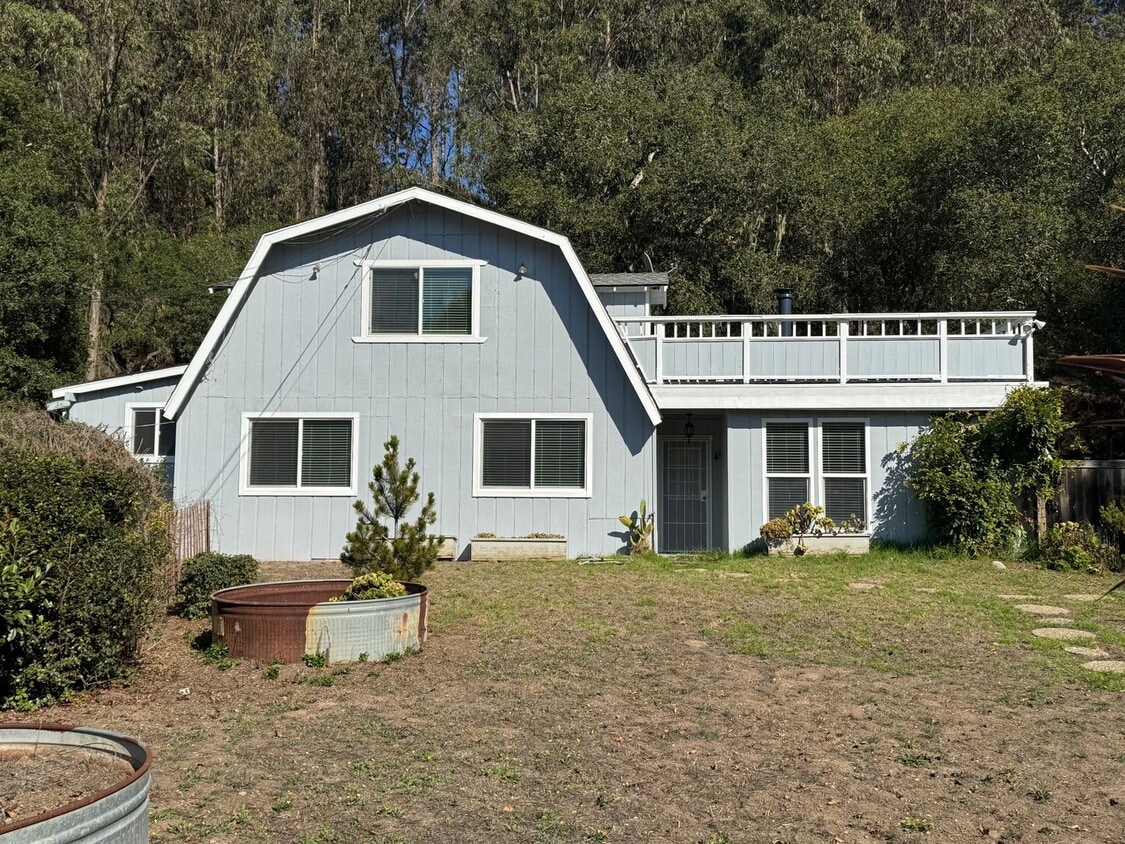 Primary Photo - Country Living just minutes from Town