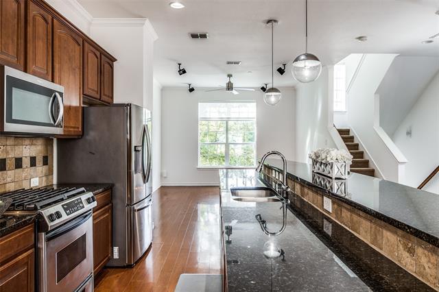 Foto del edificio - 5015 Parkview Pl
