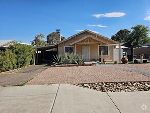 Building Photo - 1029 E Meadowbrook Ave