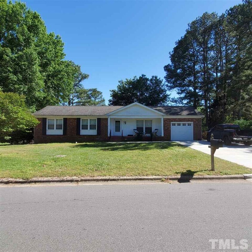 Primary Photo - 517 Lakeside Dr