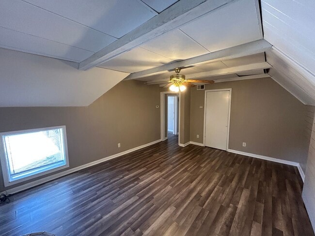 Building Photo - 1136 State St