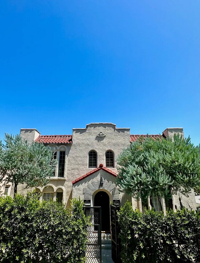 Front of building - 1512 Westerly Ter