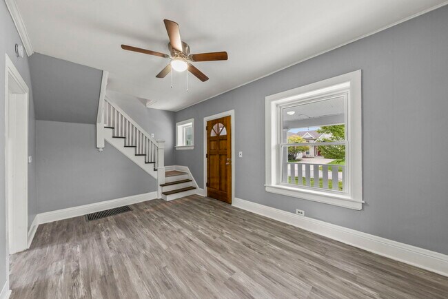 Building Photo - 6S381 4th St