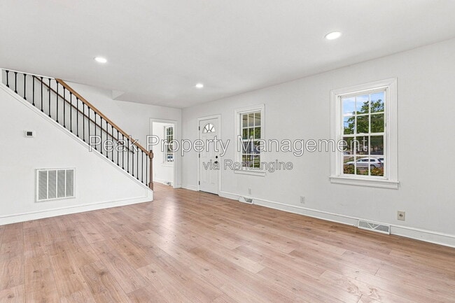 Building Photo - 2958 Winston Churchill Dr