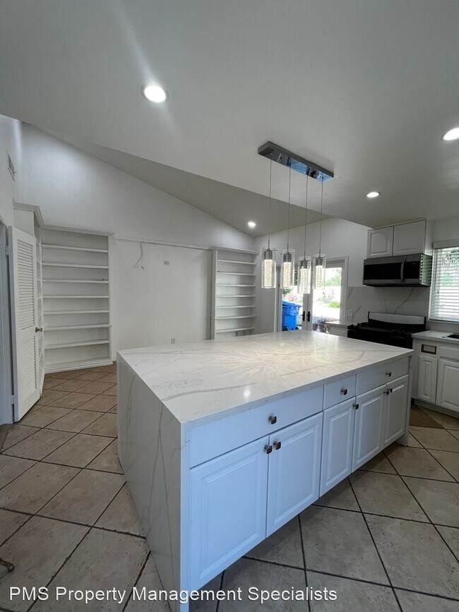 Building Photo - 4 br, 2 bath House - 4566 N. Millerton Rd