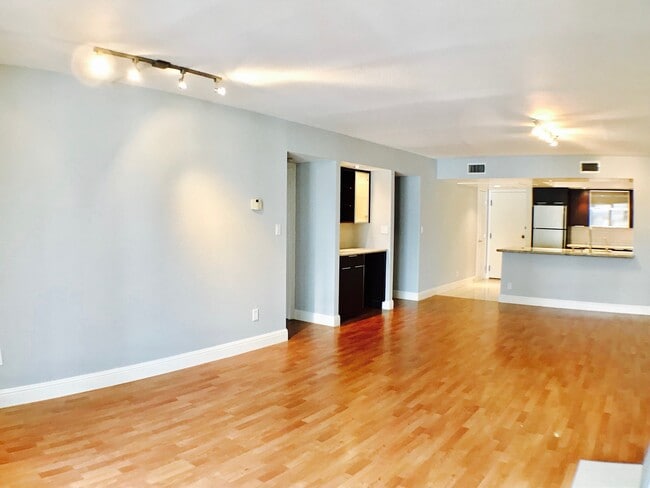 Building Photo - Beautifully Updated! in the heart of Westwood! North exposure!