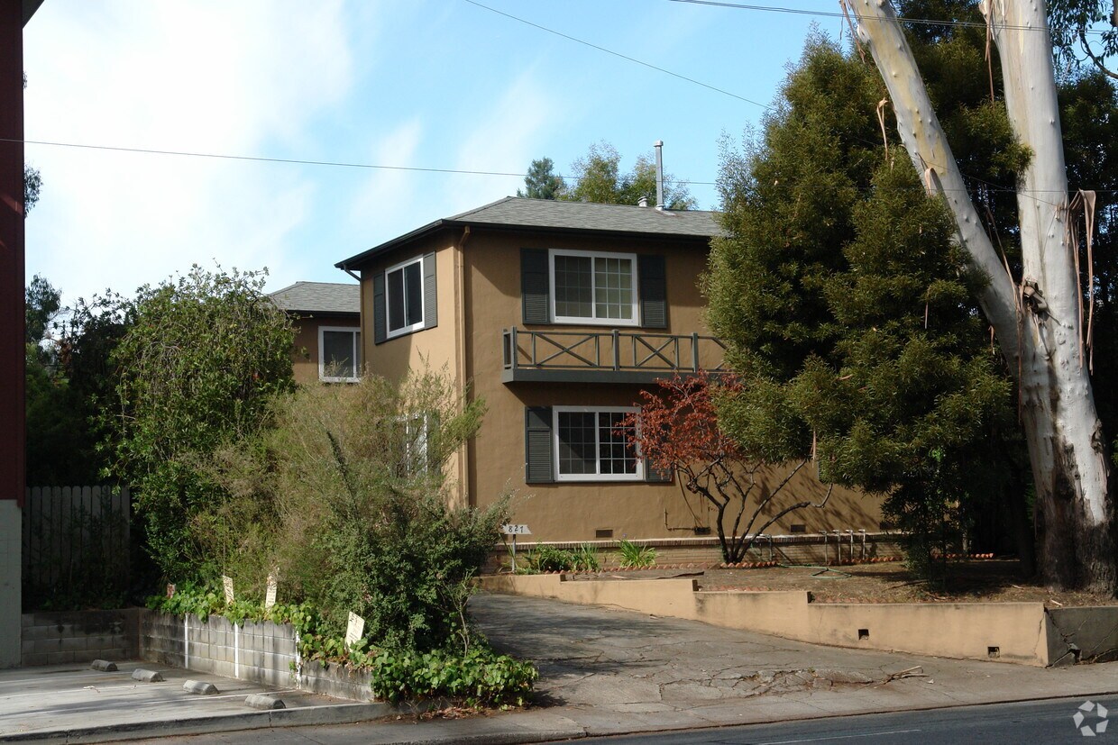 Building Photo - 827 El Camino Real