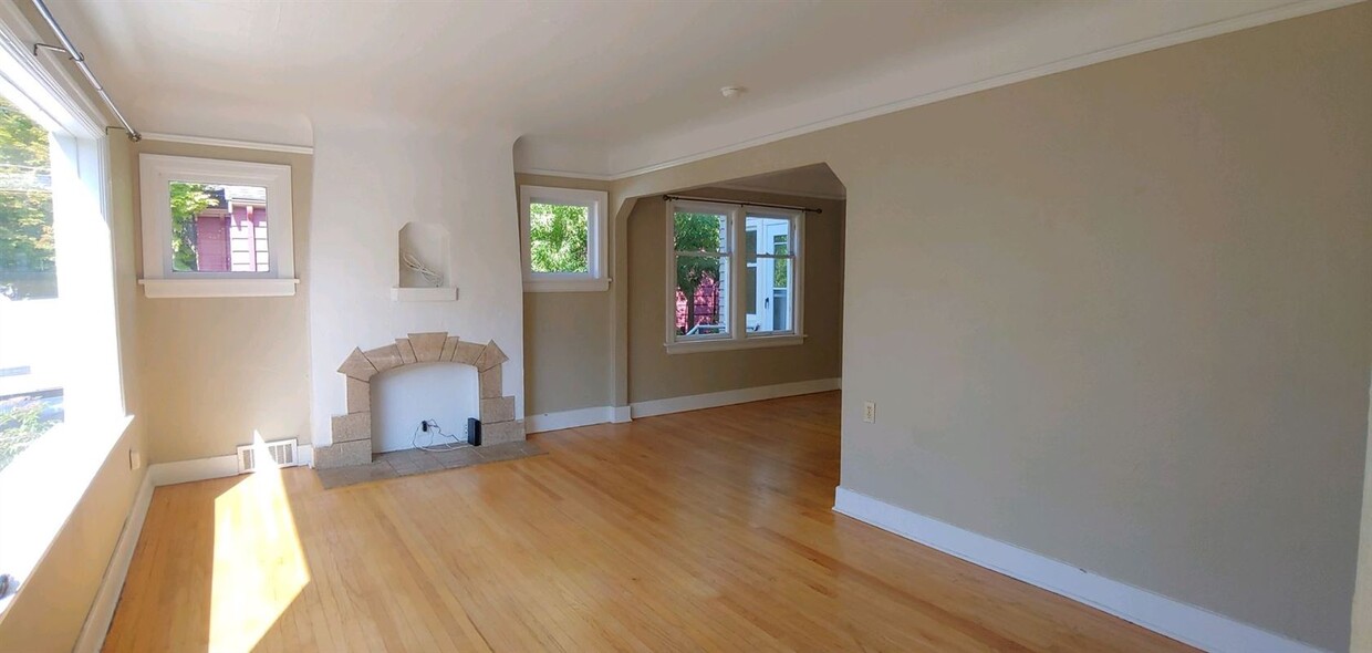 Foto principal - 3 br, 1 bath House - 2836 NW 73rd St