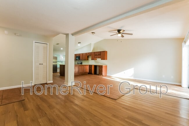 Foto del edificio - 824 Maple Forest Dr