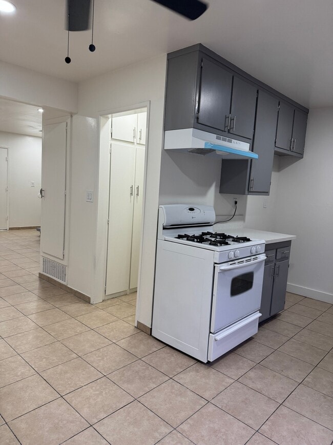 Building Photo - 4575 Canoga St