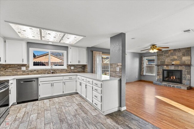 Building Photo - 833 Mackilhaffy Dr