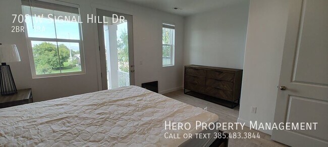 Building Photo - NEW Fully Furnished Townhome!