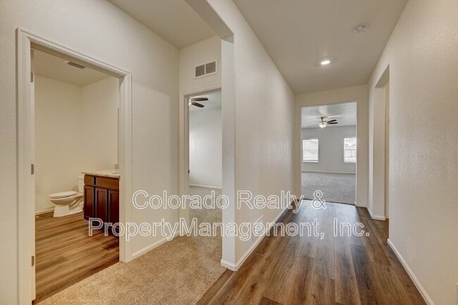 Foto del edificio - 9721 Chalkstone Ln