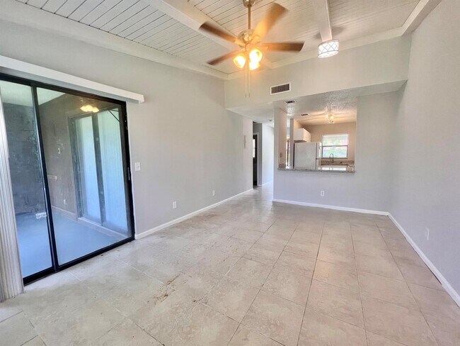 Foto del edificio - 463 Glenwood Dr