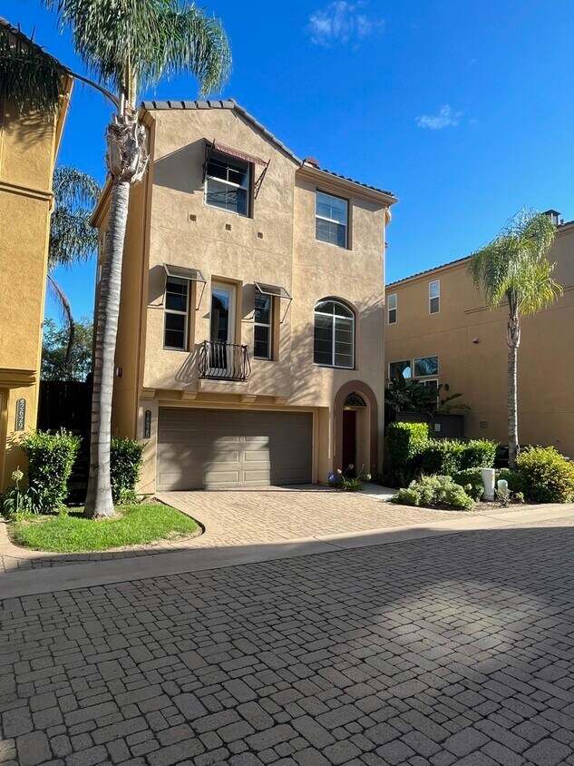 Primary Photo - 2625 Villas Way