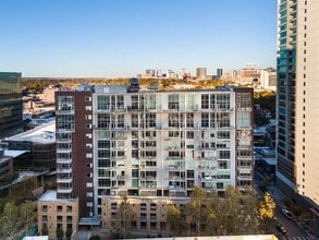 Building Photo - 800 W 5th St