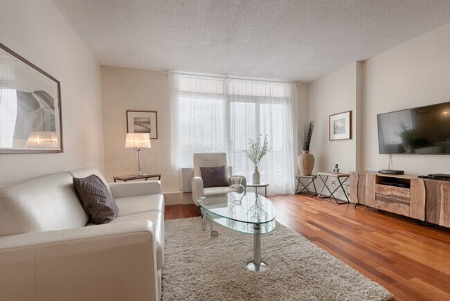 Building Photo - 2611 Rue Saint-Patrick