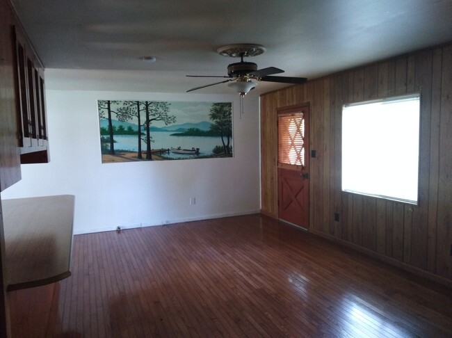 Building Photo - 2611 County Lake Rd