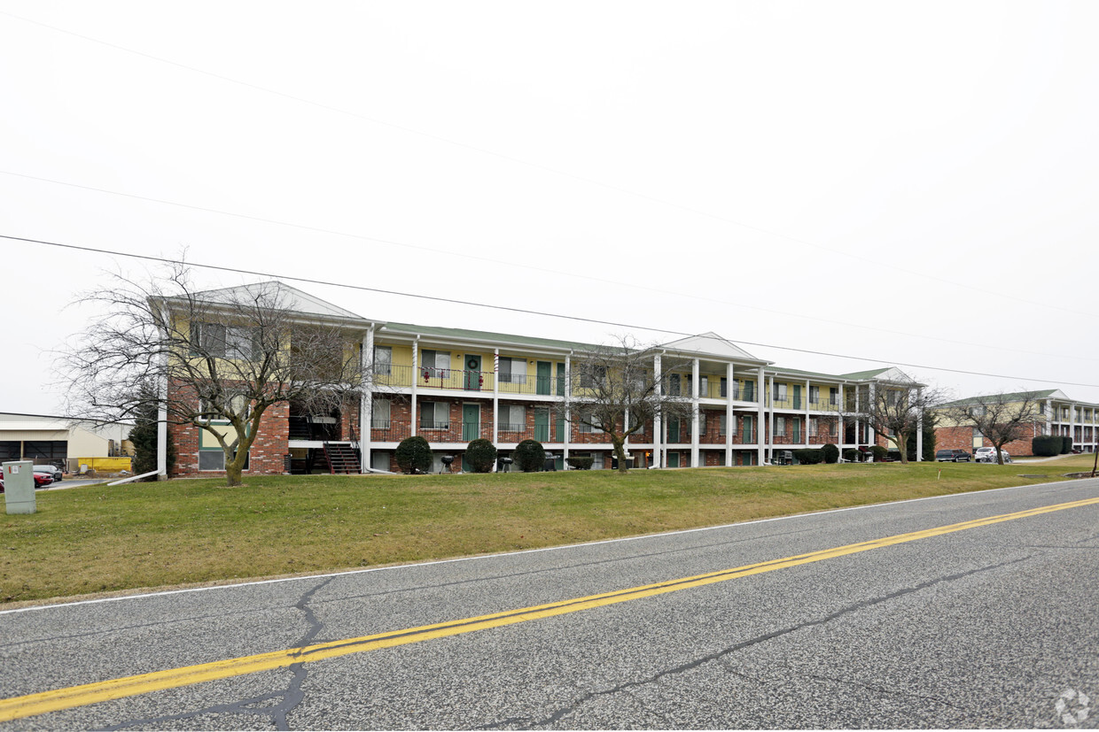 Primary Photo - Country Village Apartments