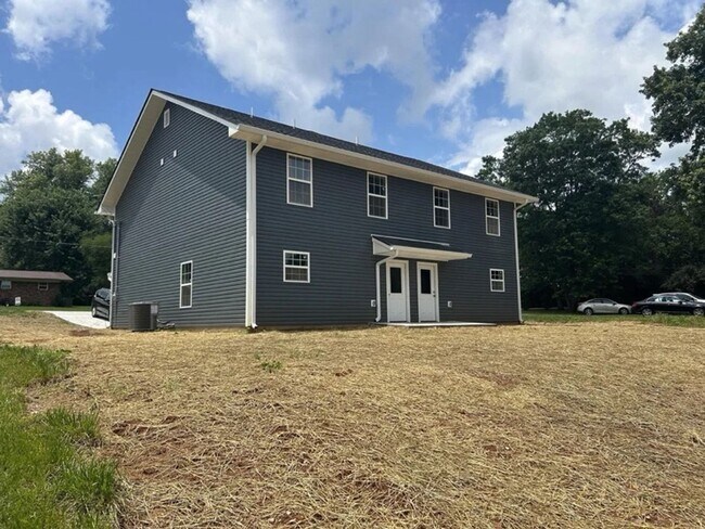 Building Photo - 1206 Virginia Ave