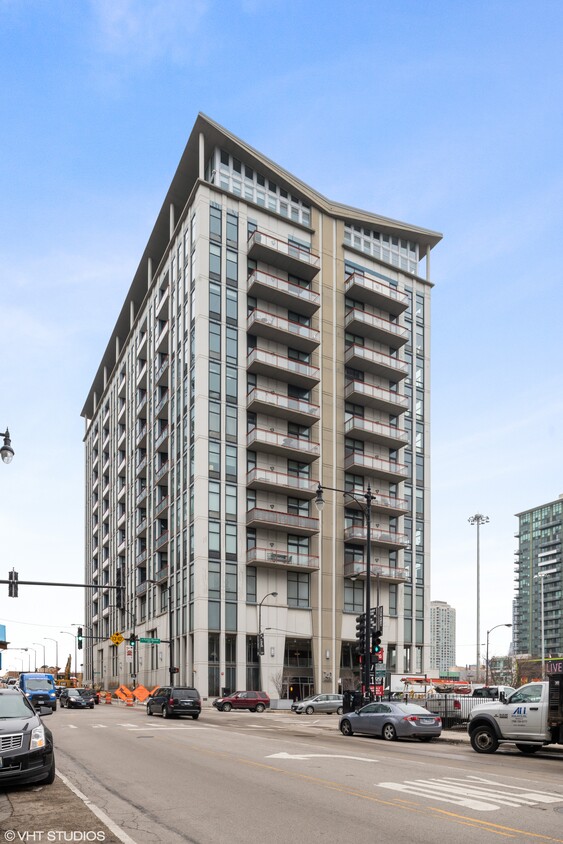 Primary Photo - 740 W Fulton St