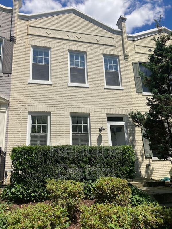 Primary Photo - 2015 37th St NW