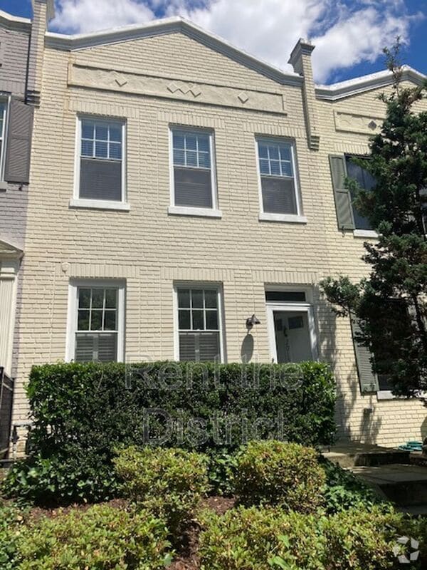 Building Photo - 2015 37th St NW