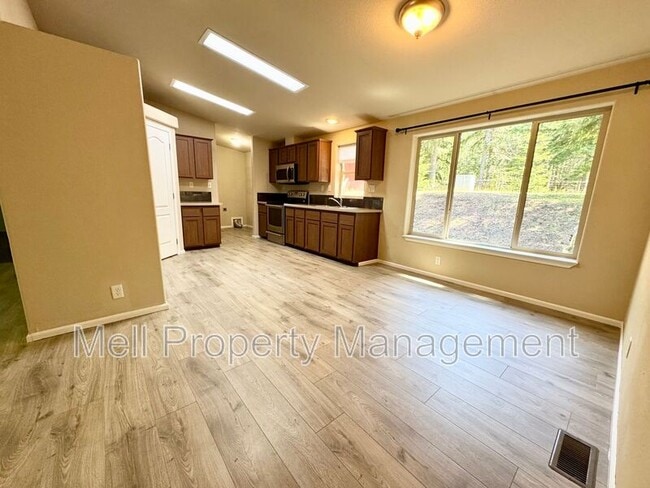 Building Photo - 155 E Strayer Way