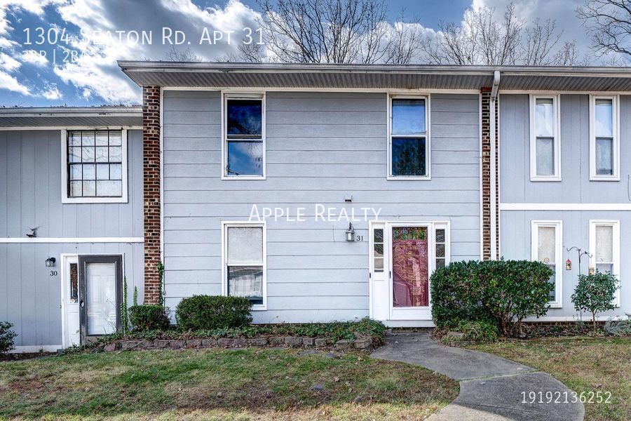 Foto principal - 1304 Seaton Rd, Apt 31 - Available Now