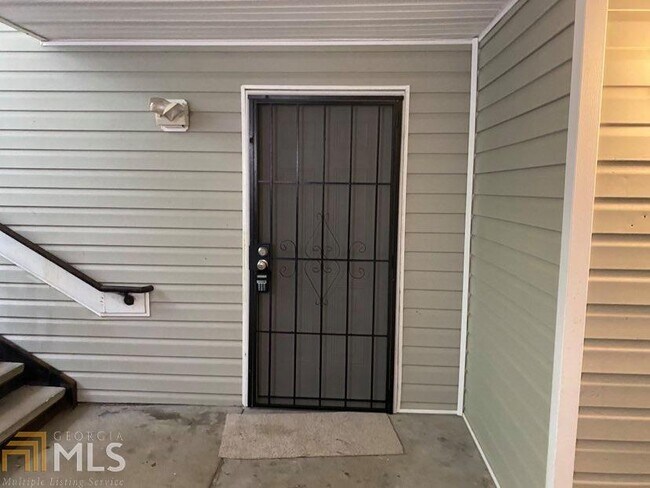 Building Photo - 8204 Fairington Village Dr
