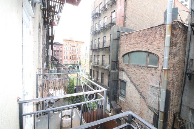 Building Photo - 139 Orchard St