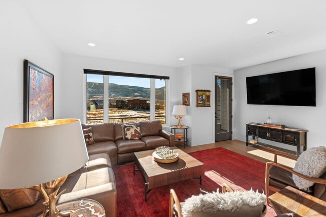 Building Photo - 85 Haverly St