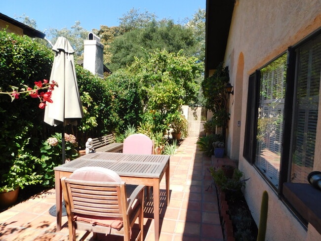 Building Photo - 3615 San Remo Dr