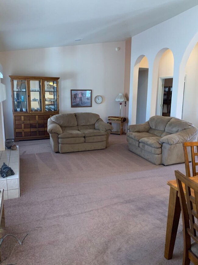 Building Photo - 3 bedroom home with den in canyon de flores