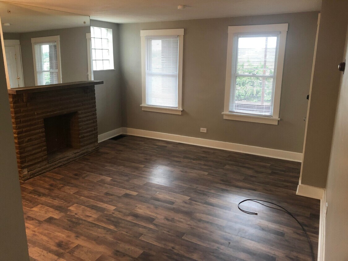 Foto del edificio - 7930 Edgewood Ave