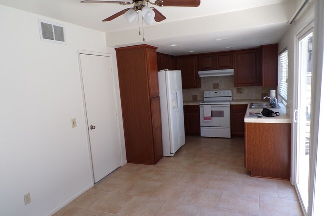 Foto del edificio - 2 BR 2 BA Condo in Loma Linda. Walk to the...