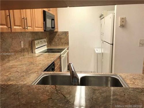 Building Photo - 809 Twin Lakes Dr