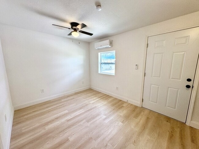 Foto del edificio - 4605 N Hubert Ave