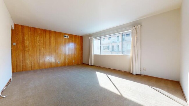 Building Photo - 444 Warren Dr