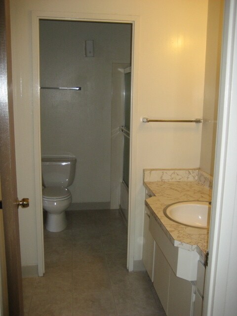 Building Photo - Adeline 615-617
