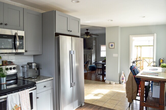 Kitchen - 329 Griffen St